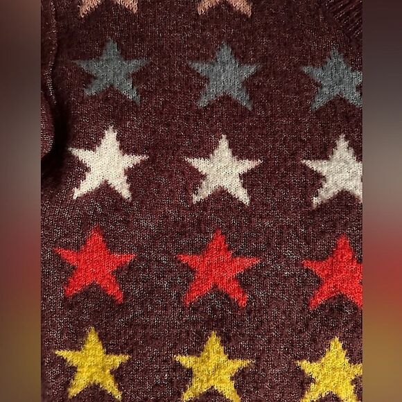 WILDFOX Sweater Revolve Rainbow Star Print Crushed Berry Size Small - Picture 6 of 11